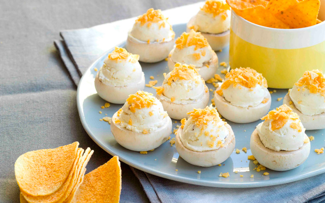 Champignons farcis au fromage frais & tortillas et sa tuile façon crumble