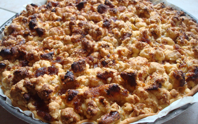 Tarte aux pommes caramélisées et au crumble banané