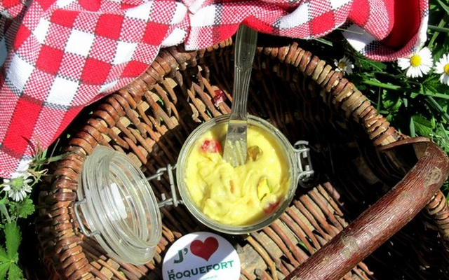 Pâte à tartiner au roquefort et Laguiole, cranberries, pistaches