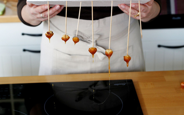Décor avec des noisettes caramélisées