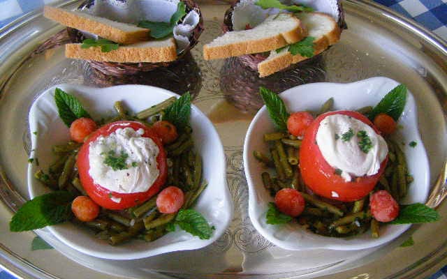 En-cas œufs pochés, jambon, tomates et haricots verts