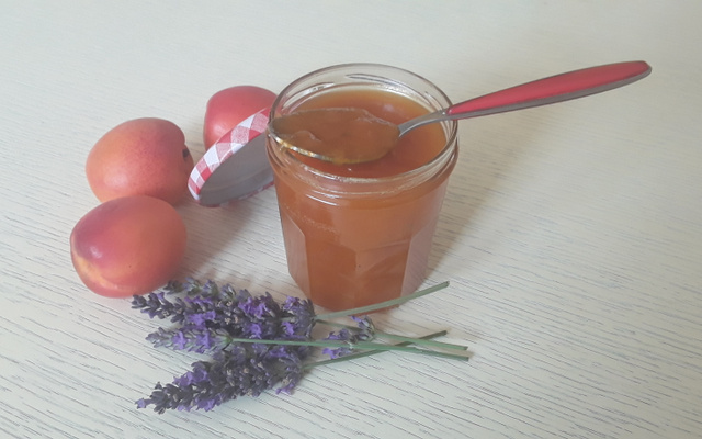 Confiture d'abricot à la lavande