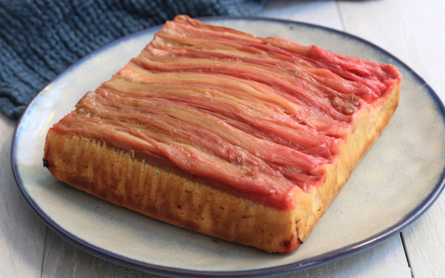 Joli gâteau renversé à la rhubarbe