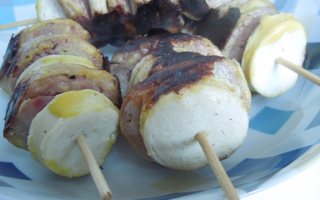 Petites brochettes de boudin blanc et d'andouillette à la moutarde de Reims