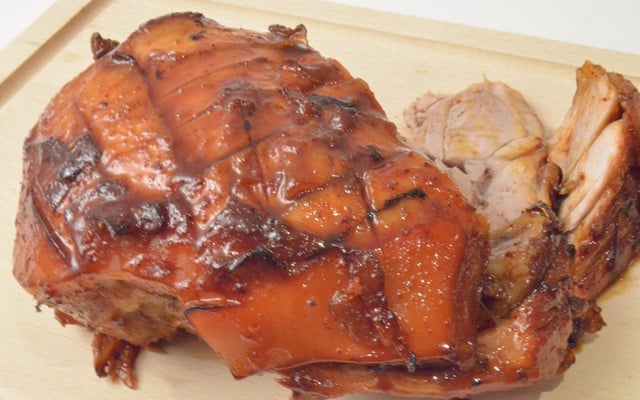 Jambon de Noël glacé aux épices