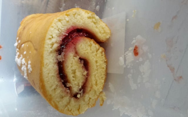 Gâteau roulé à la confiture de framboise ou au nutella