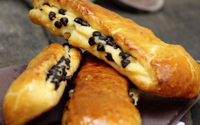 Brioches Suisse à la crème pâtissière et aux pépites de chocolat