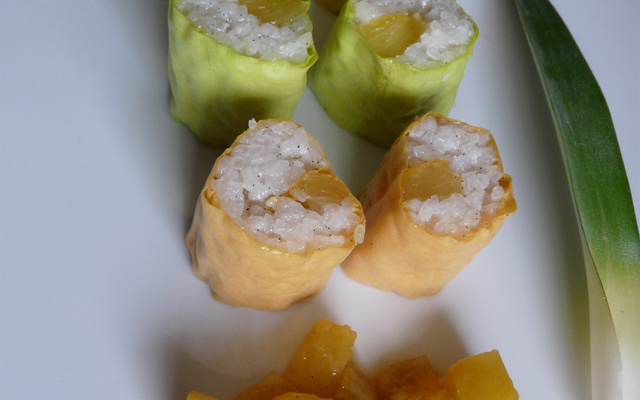 Makis à l'ananas et noix de coco