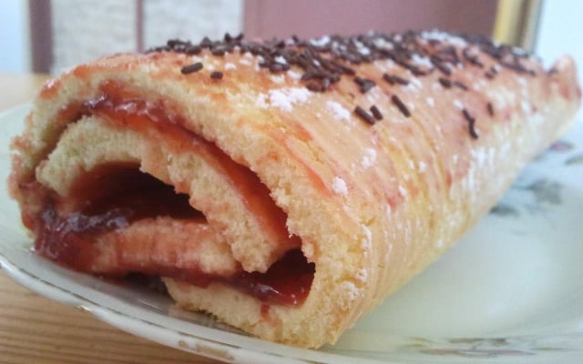 Gâteau génoise à la confiture de fraise