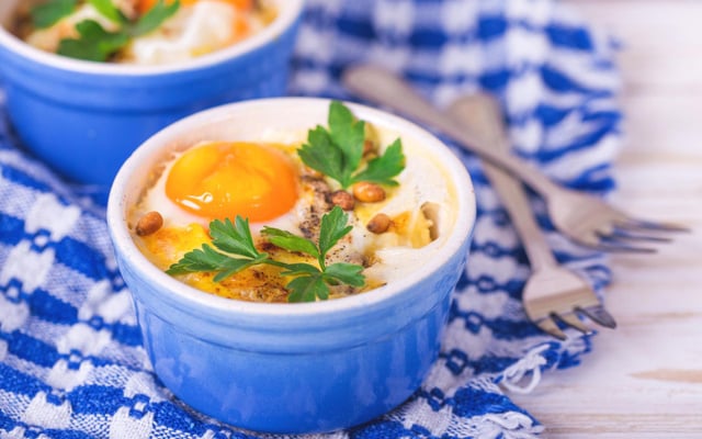 Cocotte d'aubergine et de courgette au saumon et au haddock à la crème d'endive