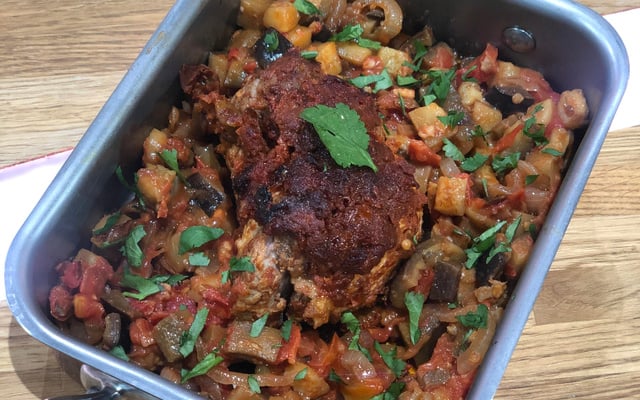 Rôti de porc au paprika et aubergines à la provençale