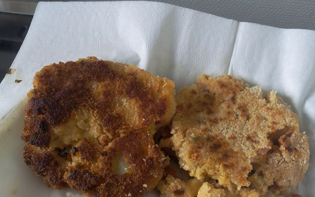 Croquettes de pommes de terre au jambon et aux herbes