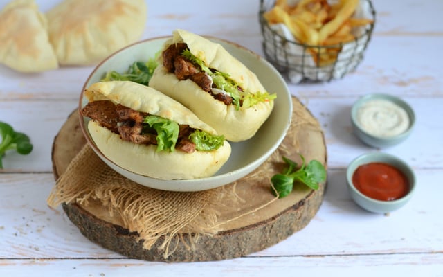 Pain pita farci au poulet