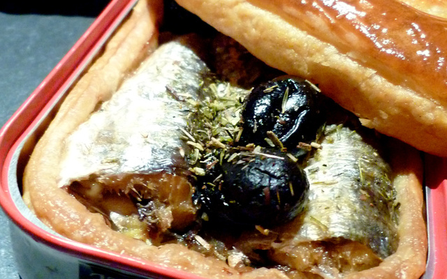 Feuilletés de sardines à l'huile façon pissaladière