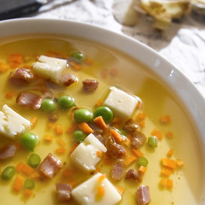 Bouillon de pomme de terre à la tomme de Savoie fermière