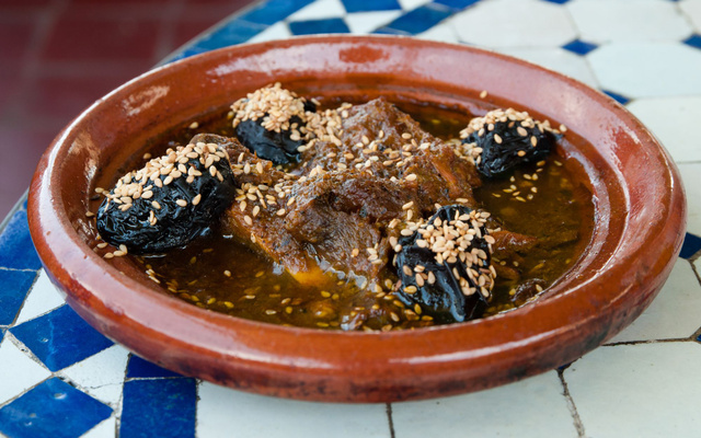 Lham Lahlou : Tajine agneau et pruneaux