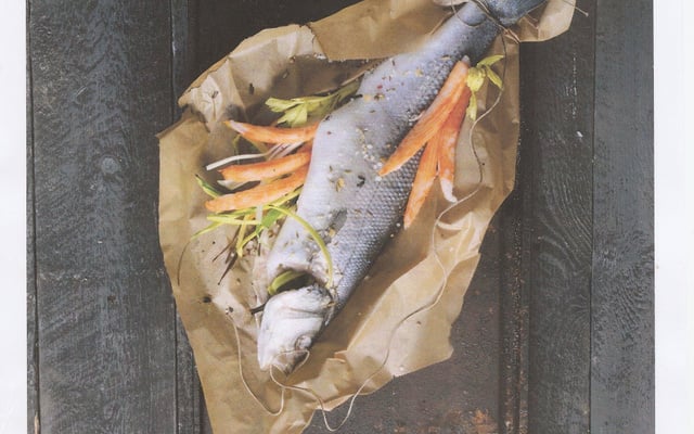 Papillote de Coraya au bar de ligne