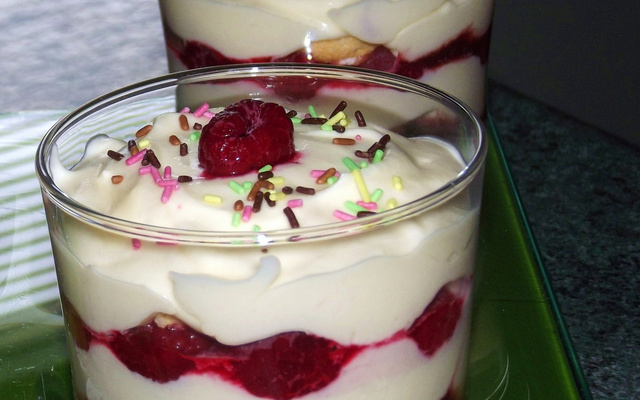 Tiramisu aux framboises et menthe fraîche