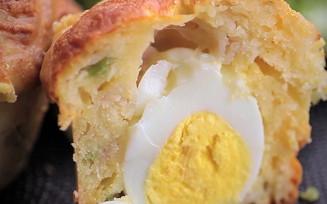 Mini-cakes surprise aux œufs durs