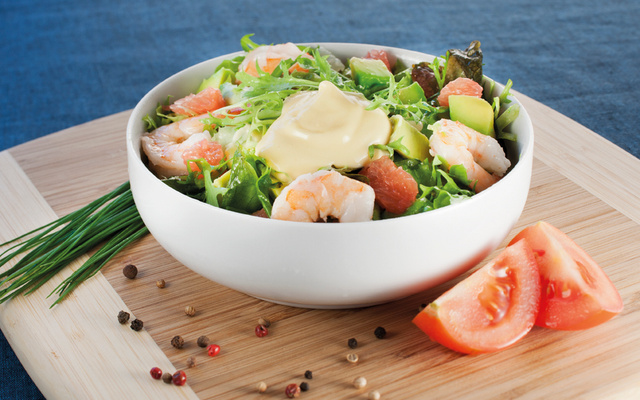 Salade d'avocat, pamplemousse et crevettes