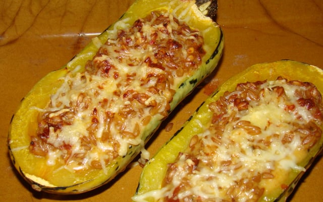 Courge délicata farcie au risoto de petit épeautre et tomate séchée