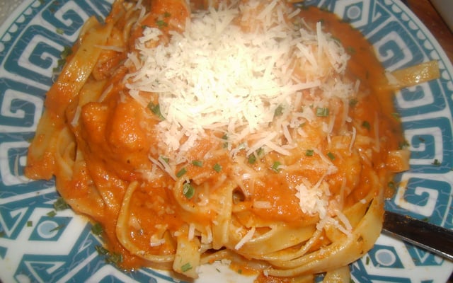 Tagliatelles au scampis crème-tomate