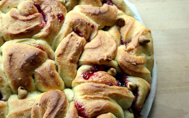 Brioche à la confiture et au beurre de cacahuètes