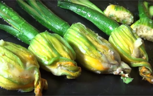 Fleurs de courgettes farcies