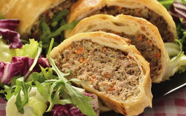 Pâté en croûte au veau, dinde et carottes