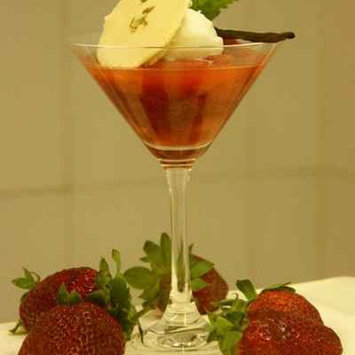 Soupe de fraise à la rhubarbe accompagnée de son sorbet fromage blanc, Croque en sucre au fenouil