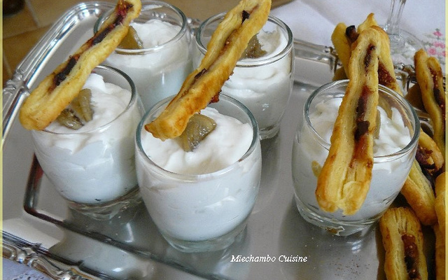 Creme de roquefort au gingembre confit, fingers feuilletes à la figue