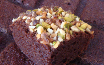 Brownie aux noix, noisettes et pistaches