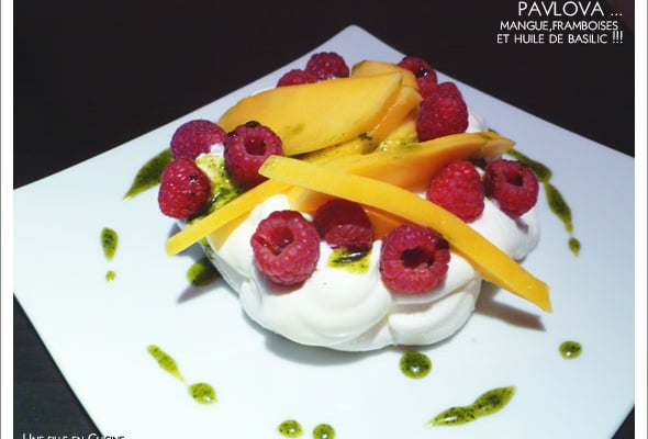 Pavlova mangue, framboises et huile de basilic !