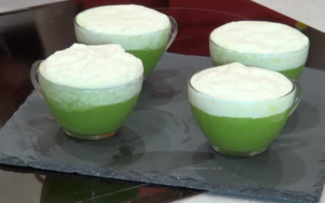 Velouté de petits pois et chantilly de Roquefort