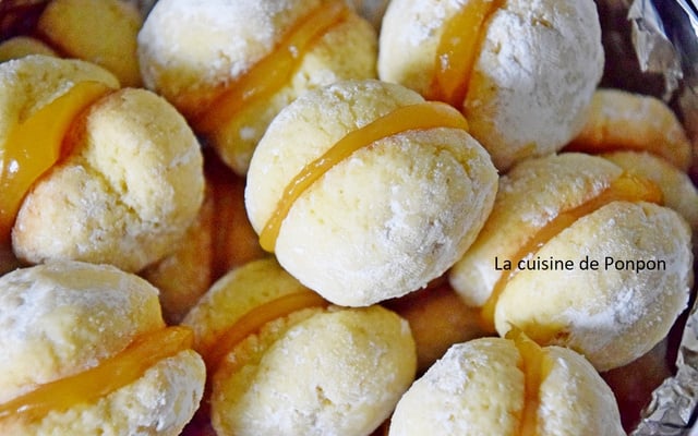 Biscuit au beurre garni de lemon curd