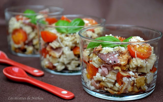 Verrines de crozets à la pancetta grillée et tomates cerise poêlées au miel