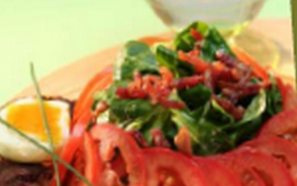 Salade auvergnate à la Vinaigrette bi-phasée à l'huile d'olive vierge extra, vinaigre de vin rouge et moutarde de Dijon