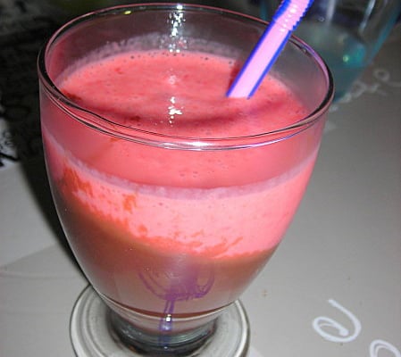 Smoothie glacé fraise-chocolat