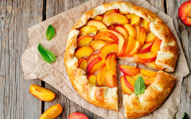 Tarte rustique aux nectarines et menthe