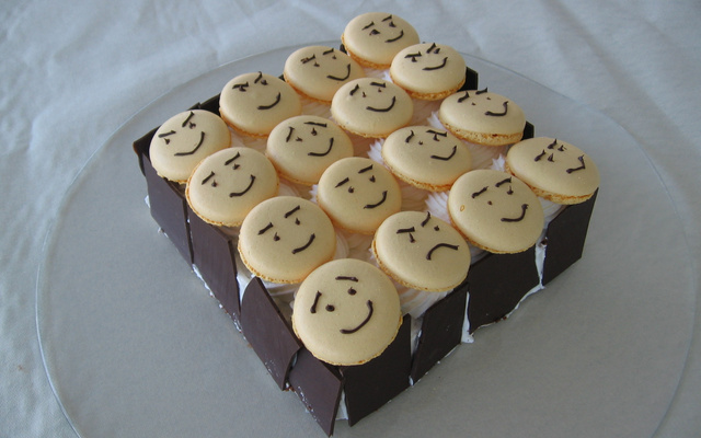 Brownie au chocolat, orange et coques à macarons