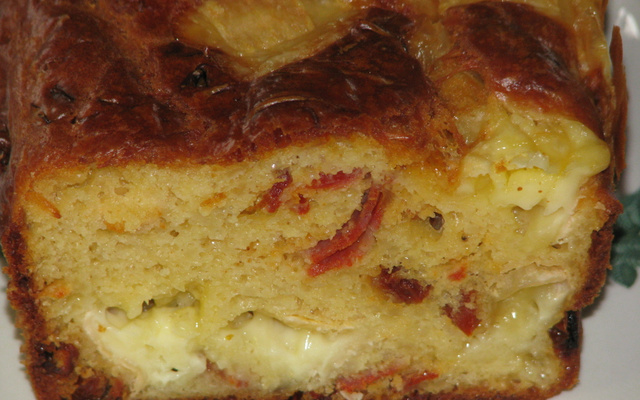 Cake au chorizo, maroilles, cumin et tomates séchées