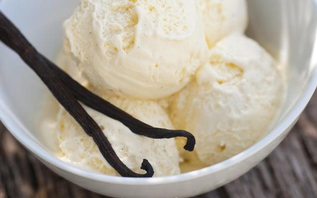 Glace à la vanille base crème anglaise