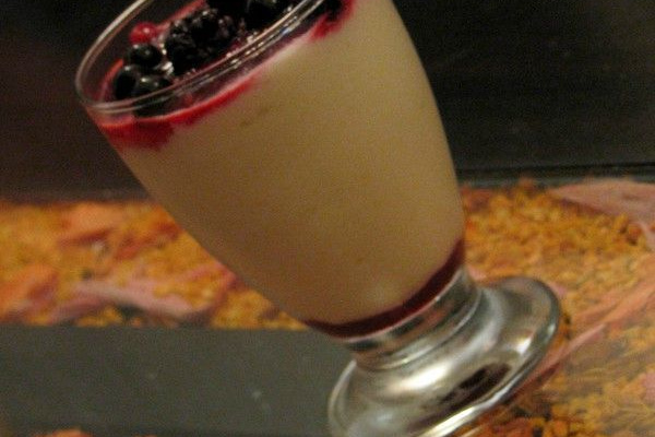 Mousse de mascarpone et son coulis de fruits rouge