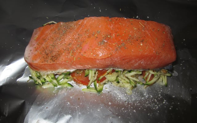 Papillote de saumon courgette et de tomate