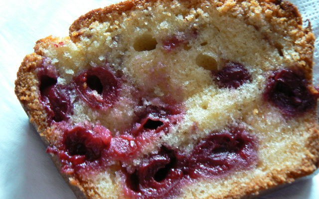 Cake aux cerises classique