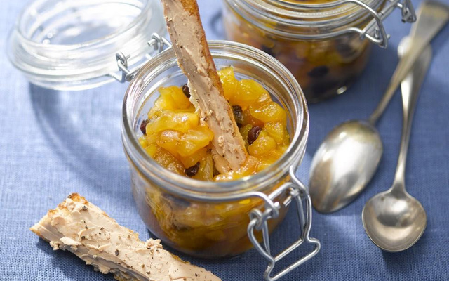 Mouillettes au Fleuron de Canard et chutney de poire