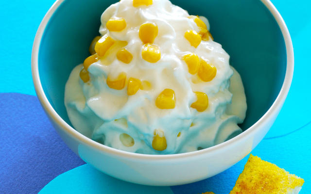 Nuage de fromage blanc aux grains de maïs