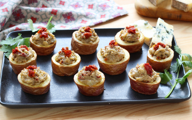 Tapas de pommes de terre à la Fourme d'Ambert et tomates séchées