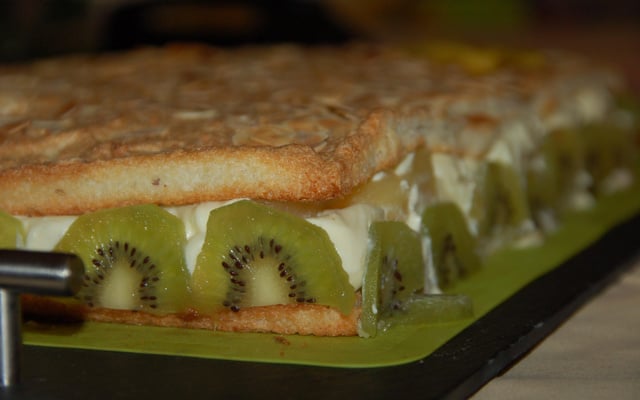 Dacquoise au mascarpone, chocolat blanc et kiwis