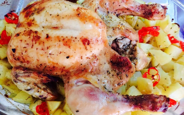 Gratin de cuisses de poulet aux pommes de terres gratinées